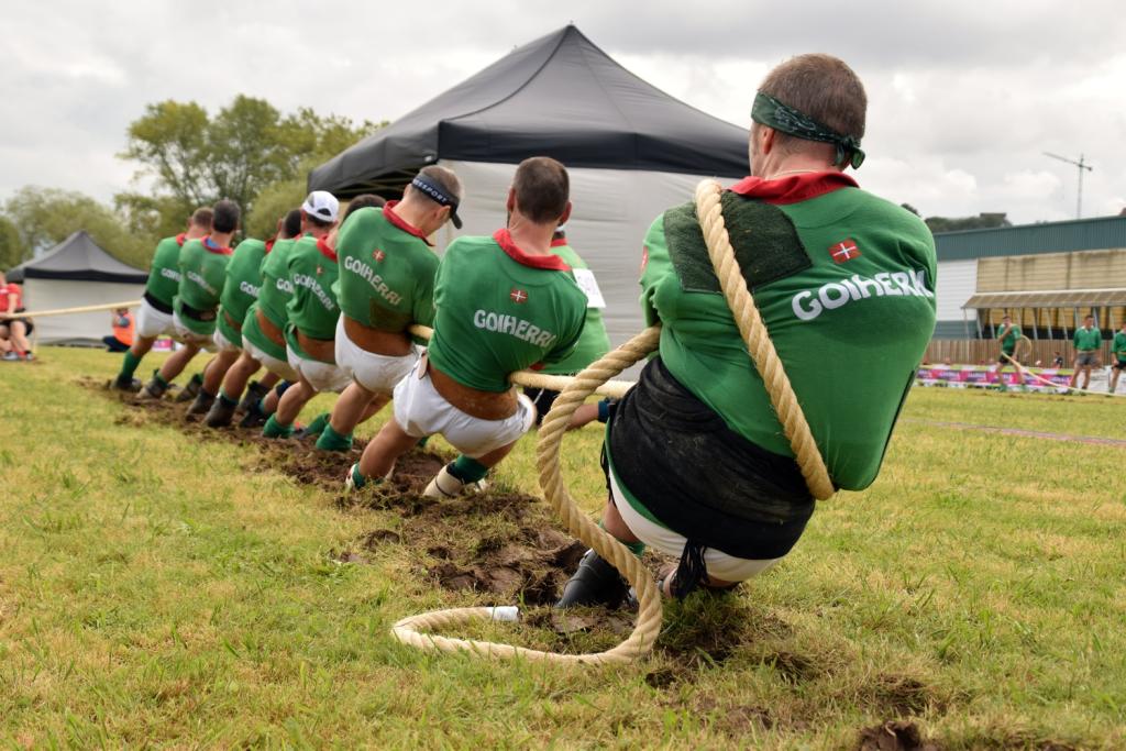 Tug of war clearance sport